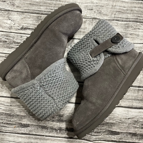 Women’s size 5 UGGs Shaina Gray Knit Ankle Boots Excellent Condition - Picture 1 of 13